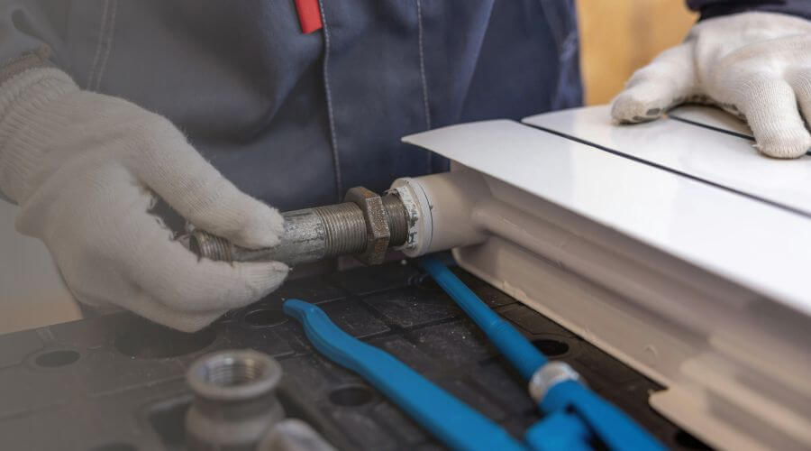 Expert burst pipe repair services in Lejunior, KY